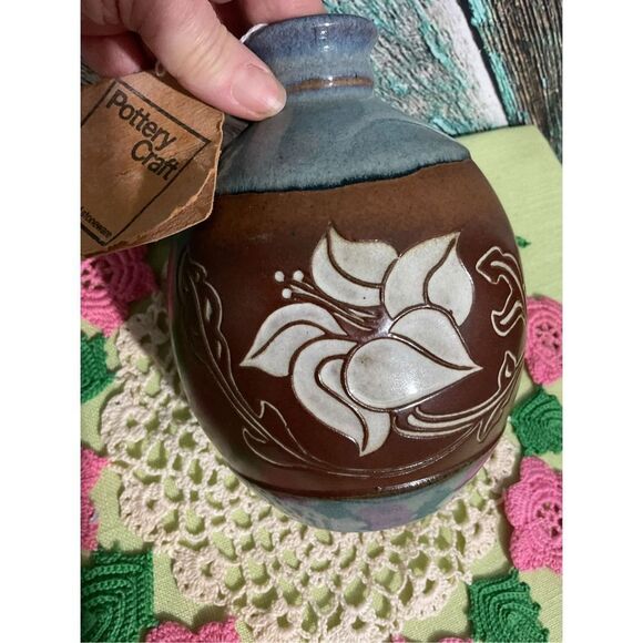 NOS Vintage Pottery Craft Vase Flower Front Beautiful 6.5” 🌿🌸 - Picture 6 of 12